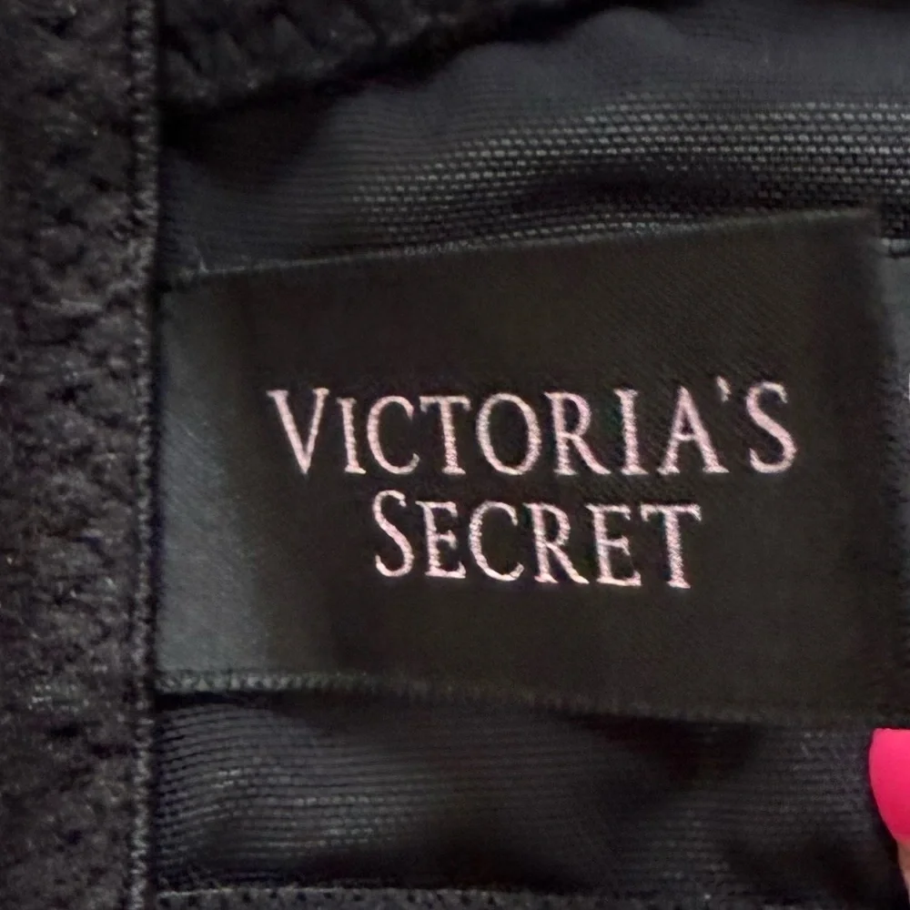 Victoria’s Secret Body By Victoria Black Lace Lined Demi Bra Size 34DD - Picture 8 of 11